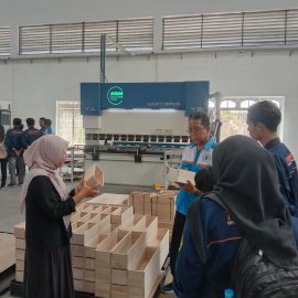 Kunjungan Mahasiswa TI di PT. Solo Abadi Surakarta Kunjungan Mahasiswa TI di PT. Solo Abadi Surakarta